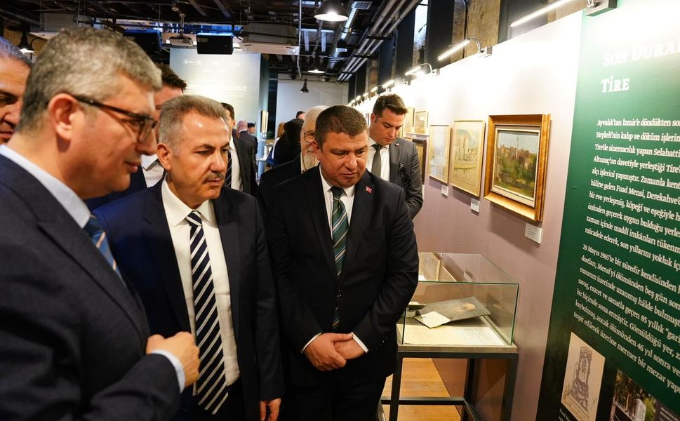 Fuad Mensi Dileksiz Sergisi, Tarihi Akın Pasajı’nda Açıldı