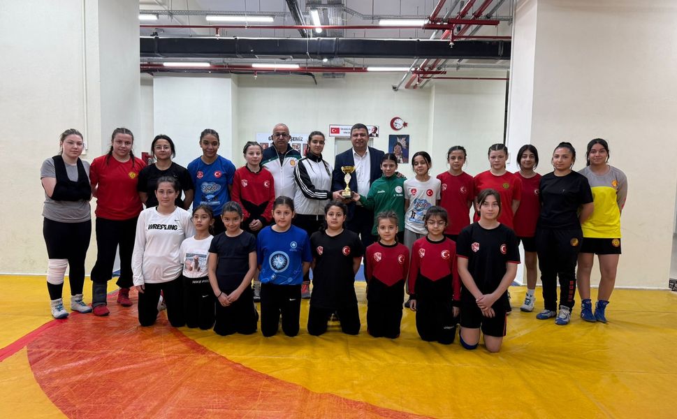 Tire Belediyespor Kadın Güreş Takımı’ndan İzmir’de büyük başarı