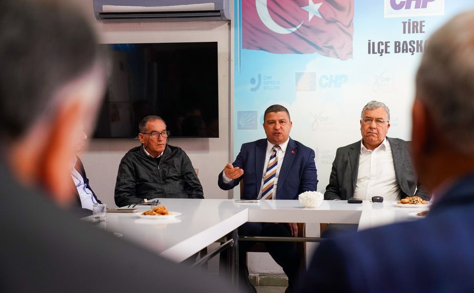 Tire CHP’de, yoğun katılımlı bayramlaşma