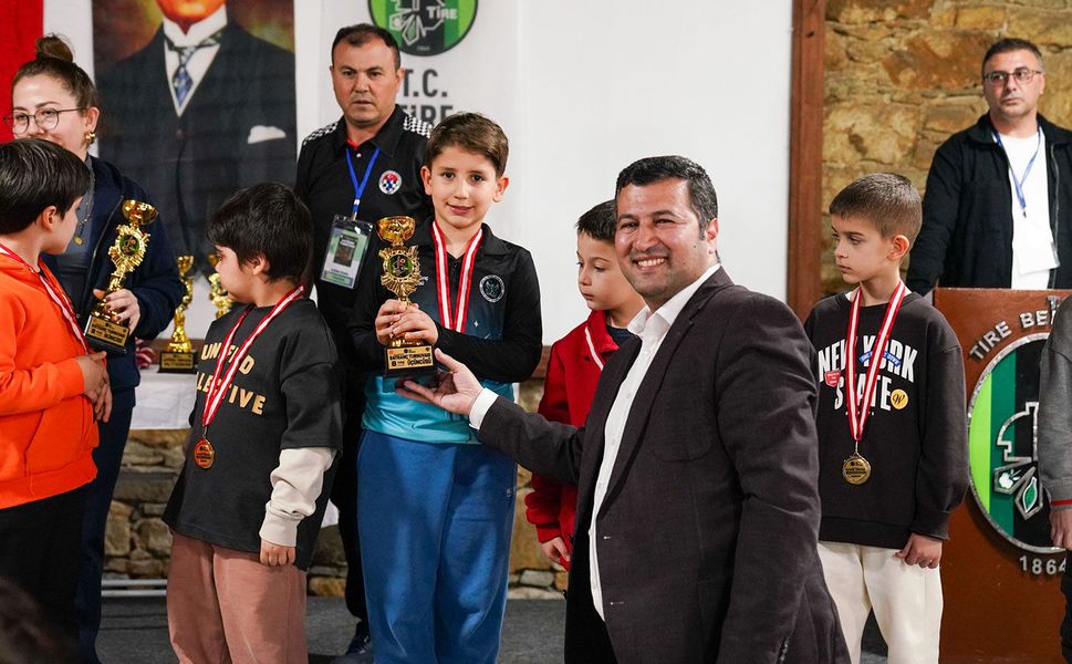 Tire'de Satranç Şöleni: 201 Sporcu Hamlelerini Konuşturdu