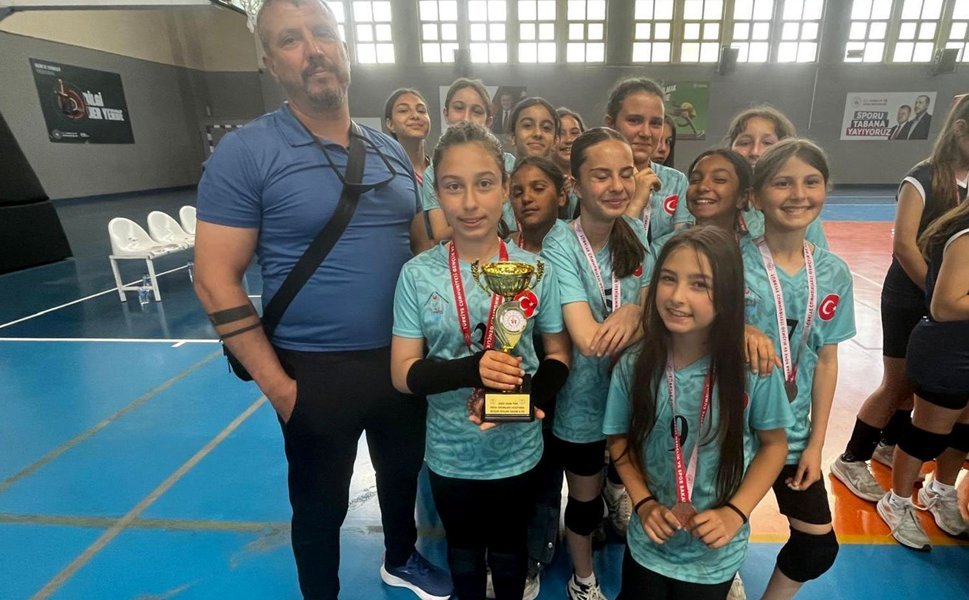 Tire’de voleybol heyecanı