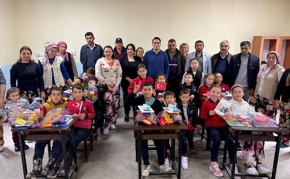 Ülkü Ocakları İzmir İl Başkanlığı’ndan Dündarlı İlkokulu’na eğitim desteği