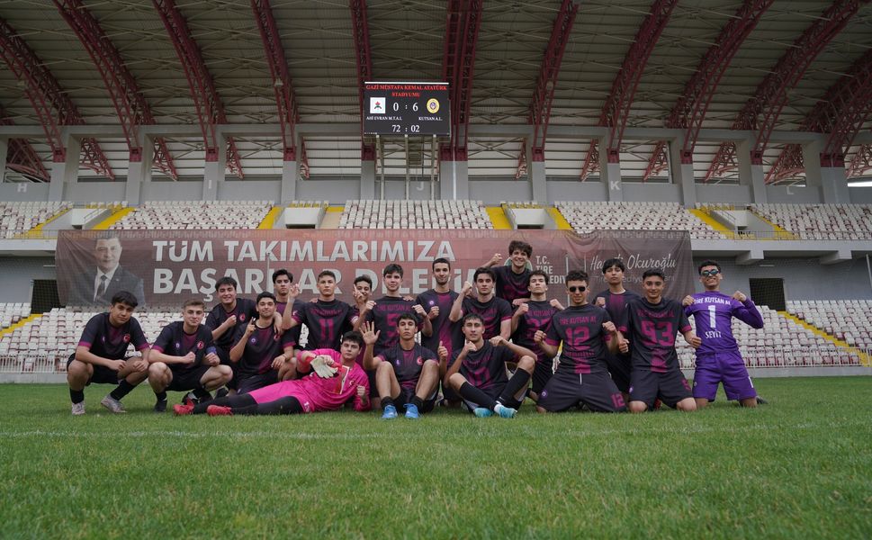 Tire’de 19 Mayıs Coşkusu: Gençlik Turnuvasının Şampiyonu Tire Kutsan Anadolu Lisesi Oldu