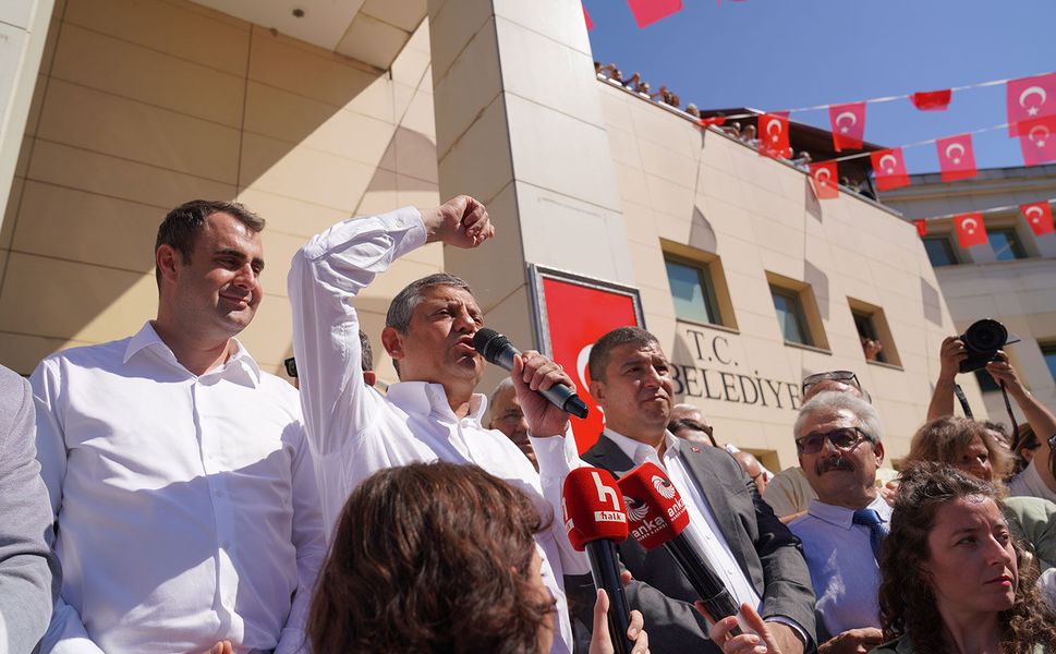 Özgür Özel, Tire’de büyük ilgiyle karşılandı