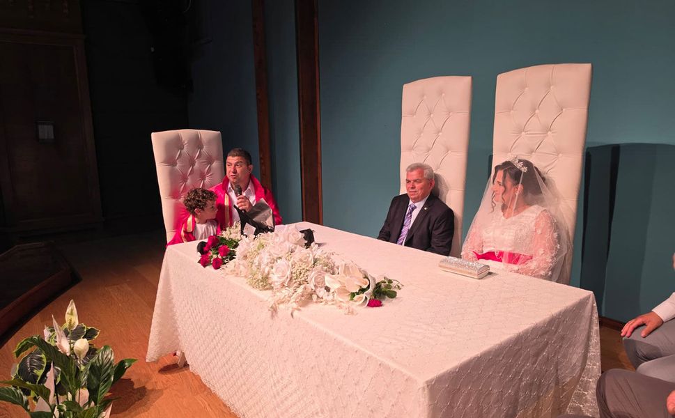 Seha Gidel Kültür Salonu’nda yıllar sonra ilk nikah kıyıldı