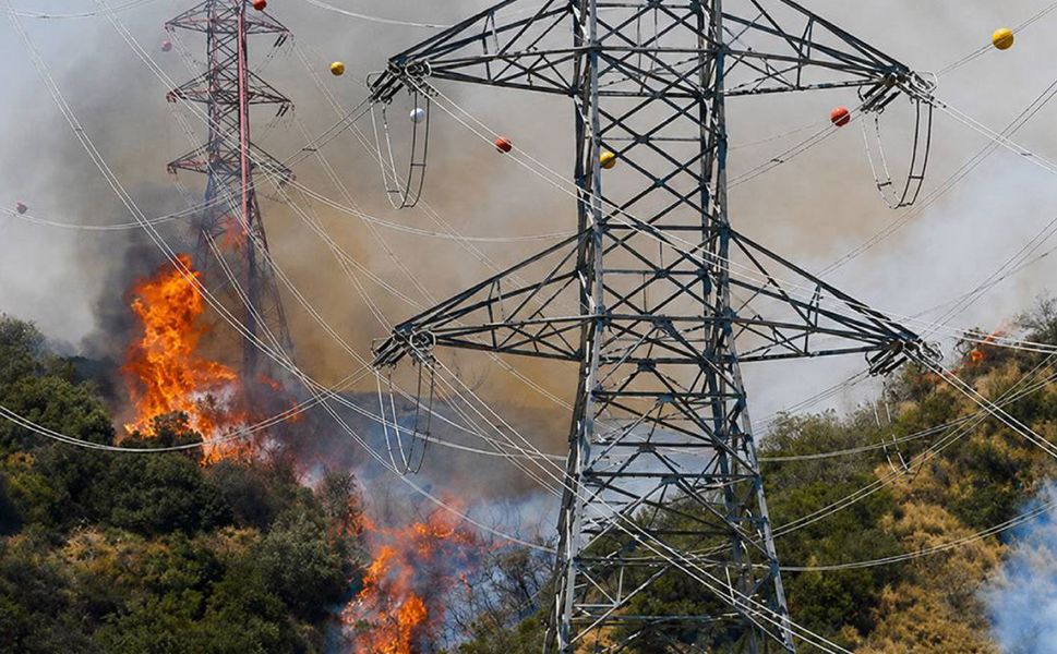 Yangın riskine karşı 26 köyün enerjisi kesildi