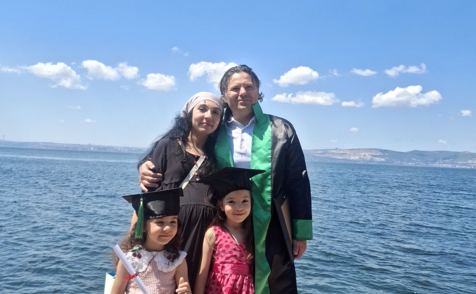 Tireli baba, 43 yaşında bölüm birincisi olarak mezun oldu