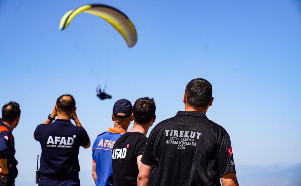 Yamaç paraşütü sporcuları, Tire’de festivalde buluştu