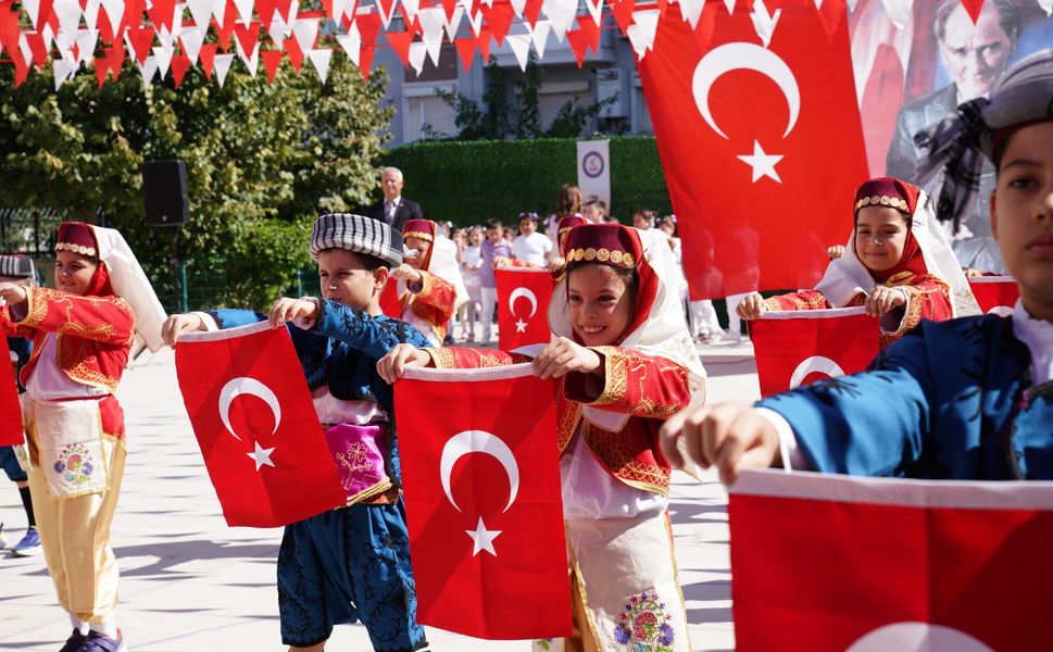 Tire’de İlköğretim Haftası renkli görüntülerle kutlandı