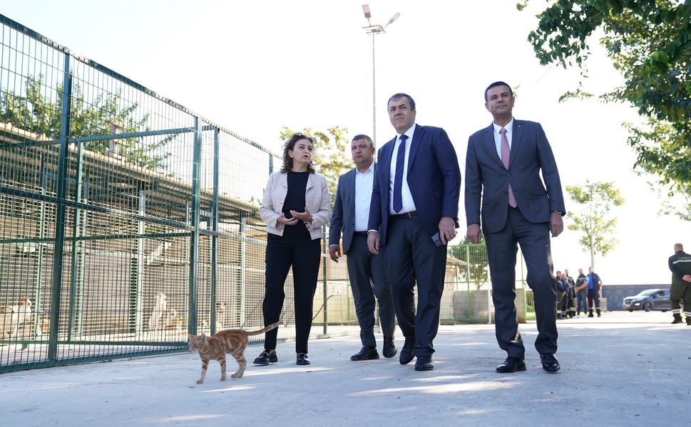 Kaymakam Yakuta ve Başkan Okuroğlu, hayvan bakım evini ziyaret etti