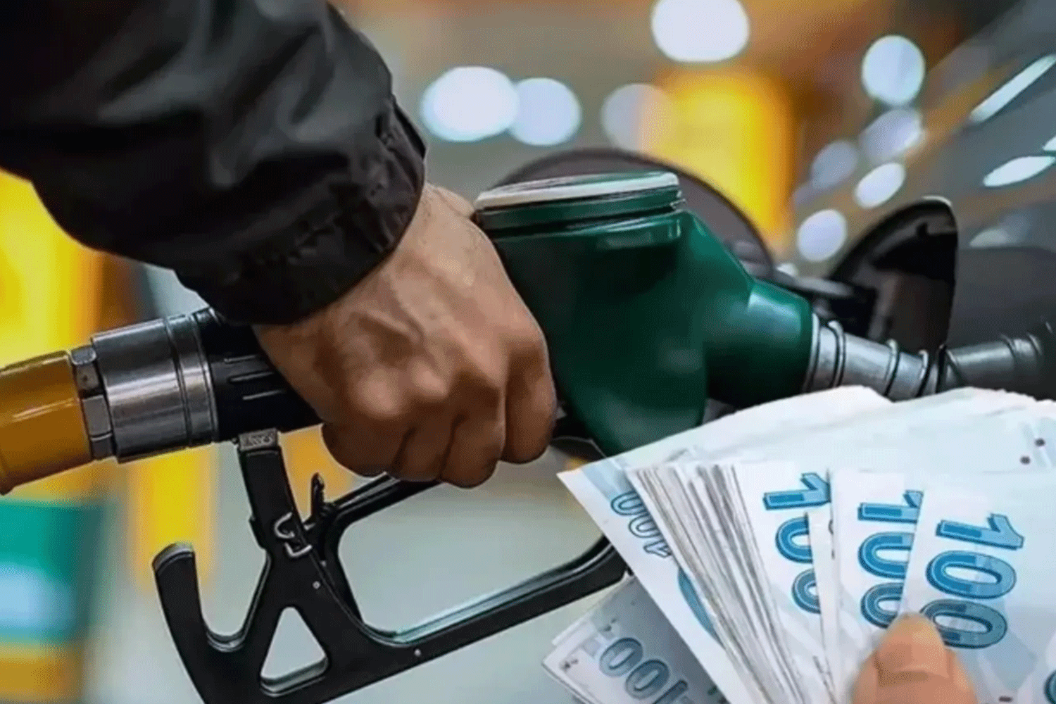 Akaryakıta çifte zam! Son dönemin en büyük fiyat artışı geliyor