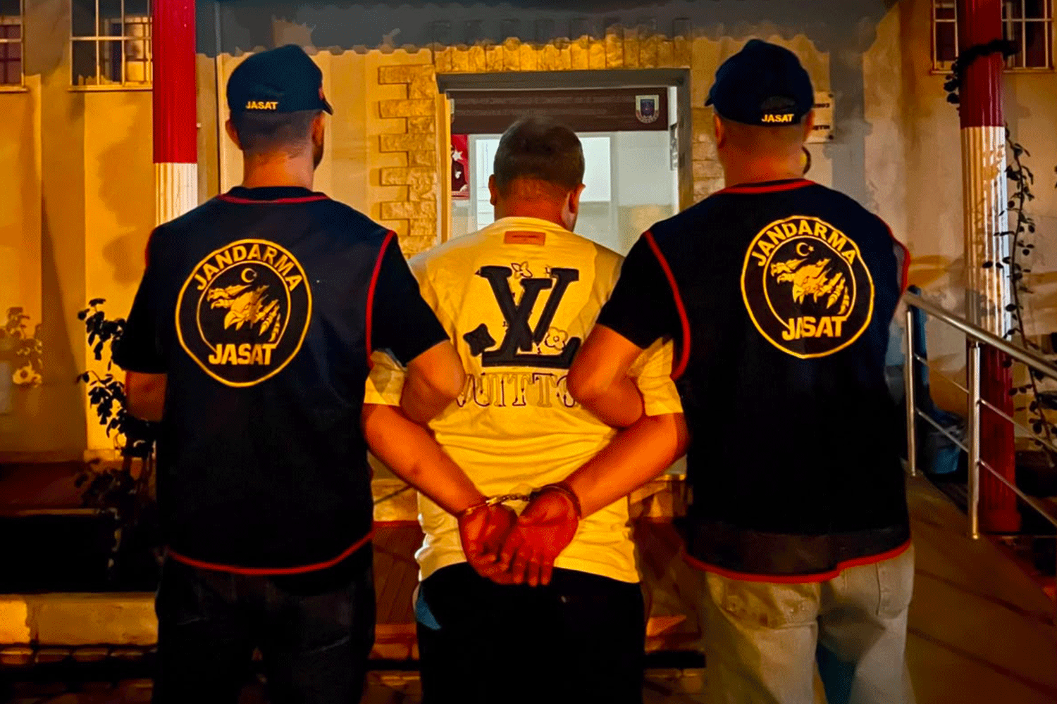 15 yılla aranan suç makinesi JASAT tarafından yakalandı