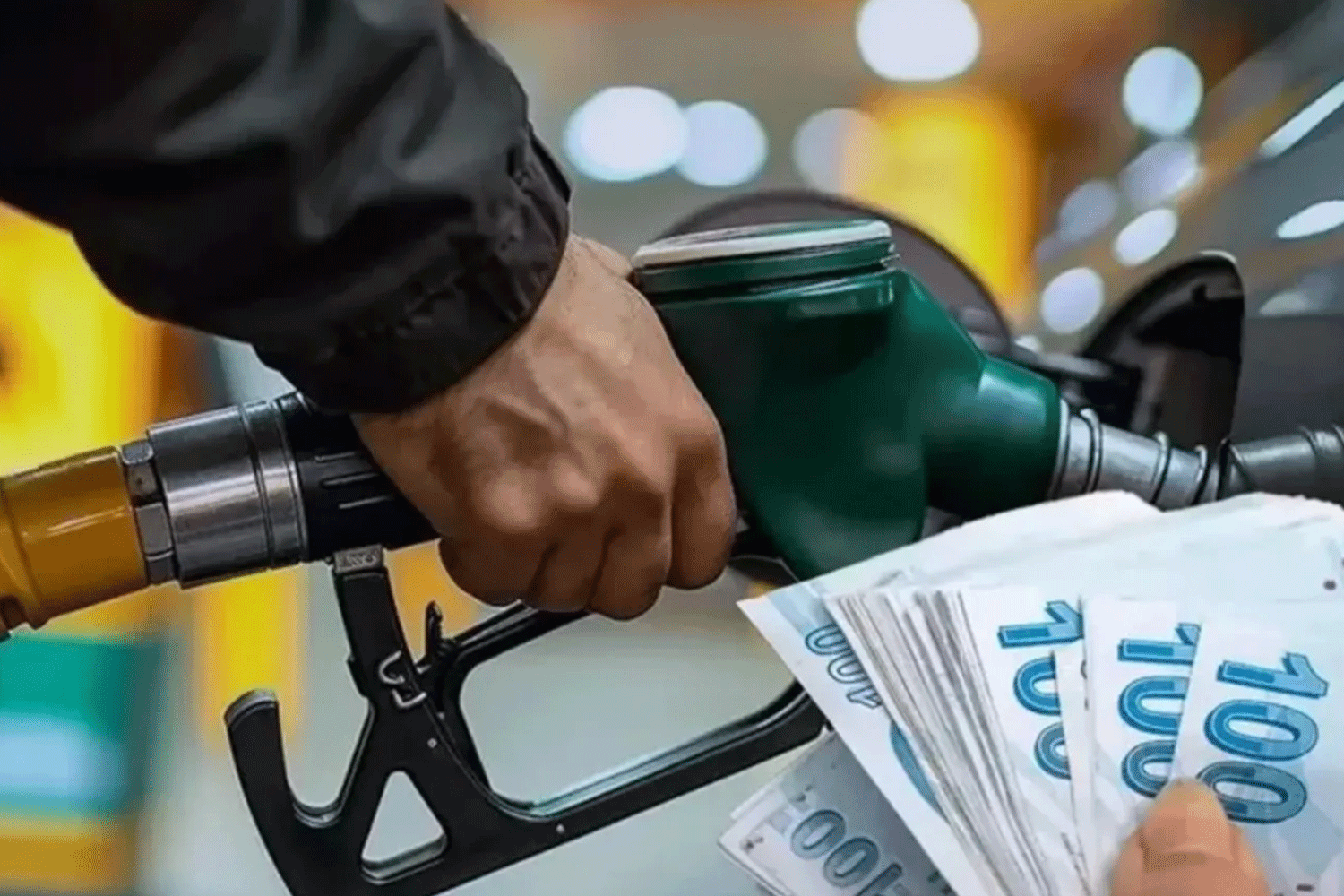 Araç sahipleri dikkat! Bu gece tarihin en büyük zammı geliyor
