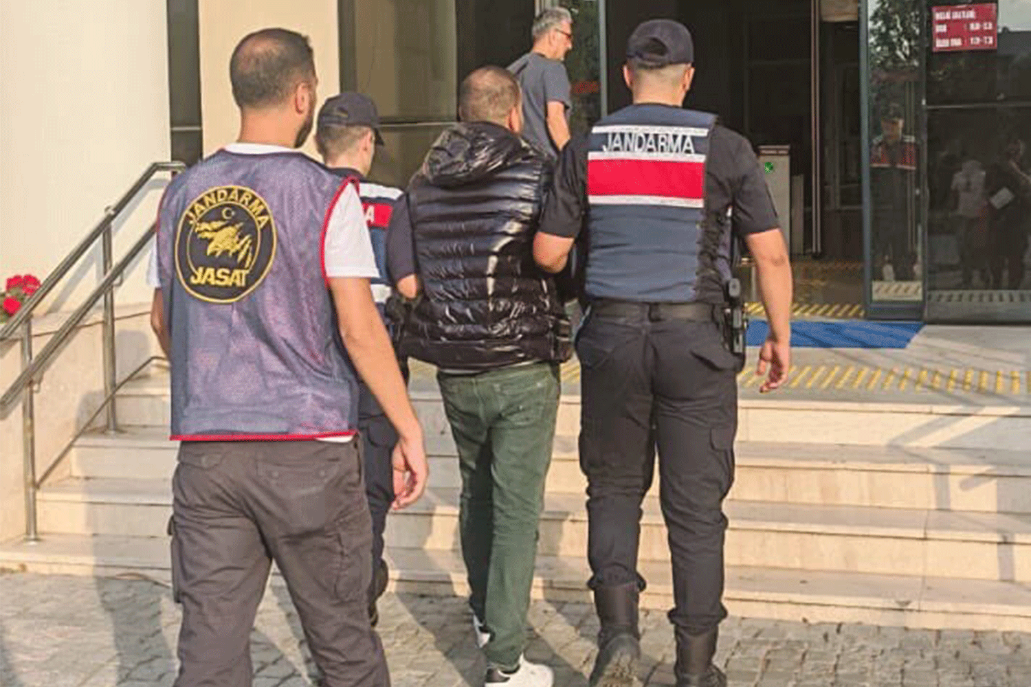 Tam 60 suçtan aranıyordu! Bu kez kaçamadı