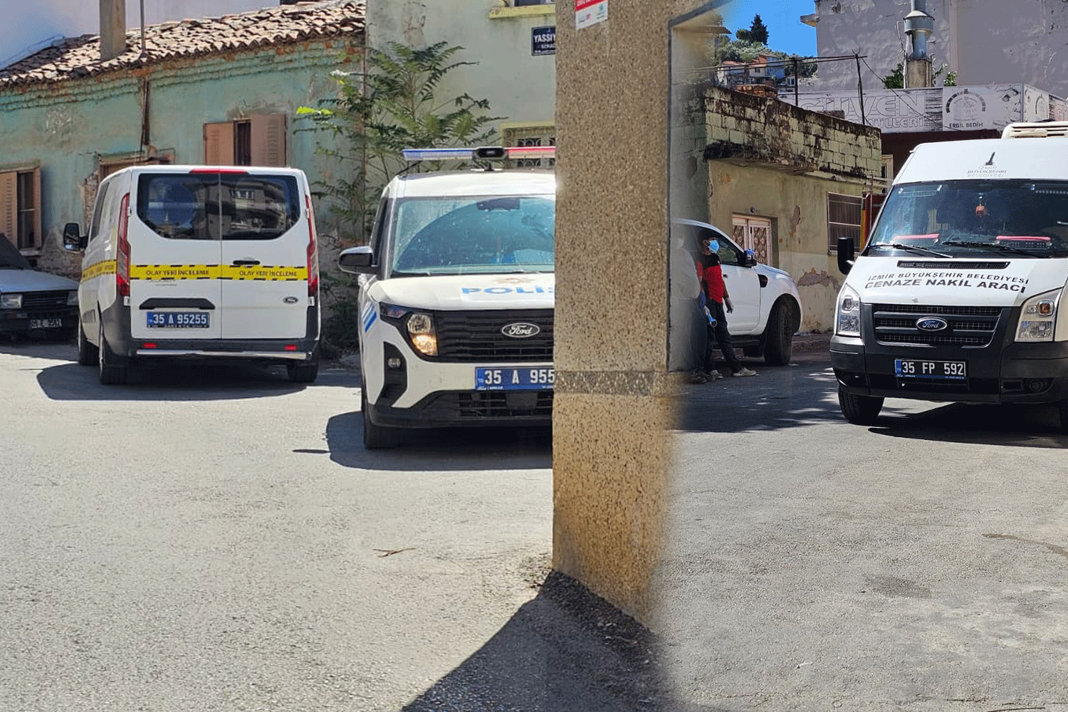 Emekli polis memuru evinde ölü bulundu
