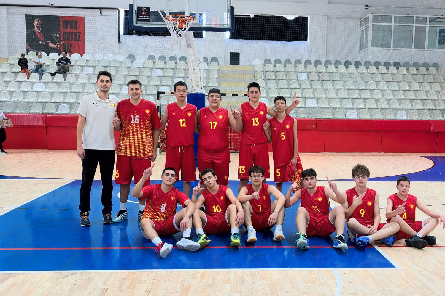 Tire Belediyespor U-16 Basketbol Takımı’ndan tarihi galibiyet: 111-24